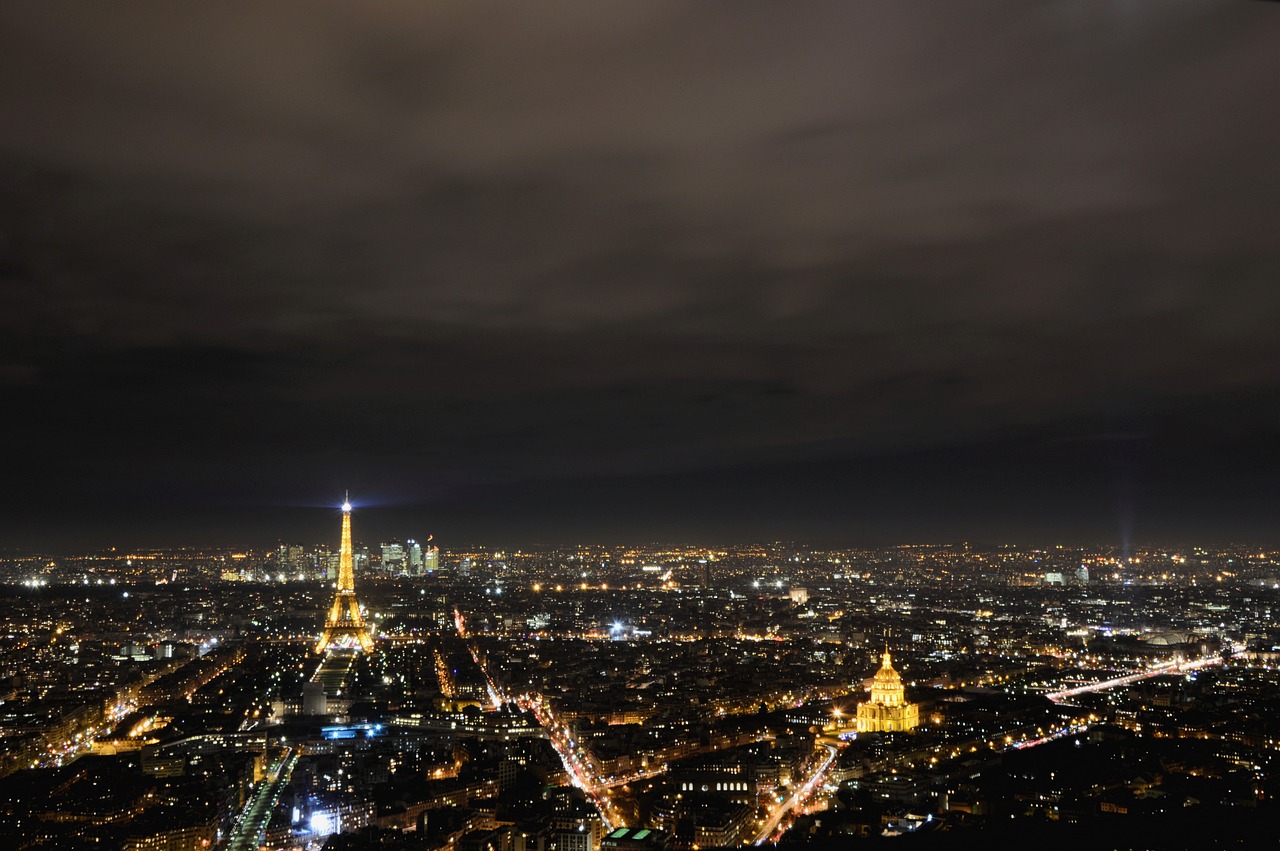成都夜景璀璨夺目，灯火辉煌映繁华