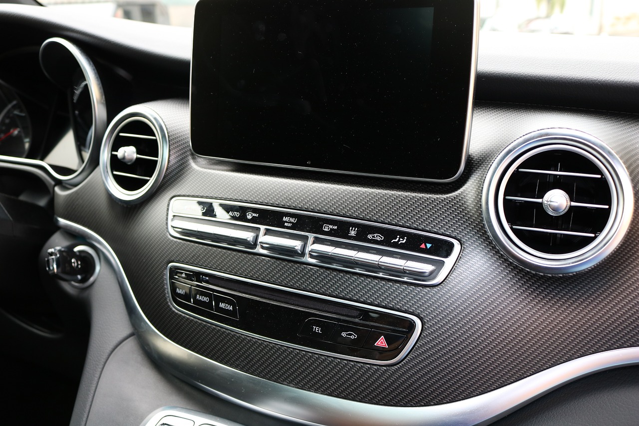 全新BMW 330i 2025方向盘，驾驶革命的新篇章